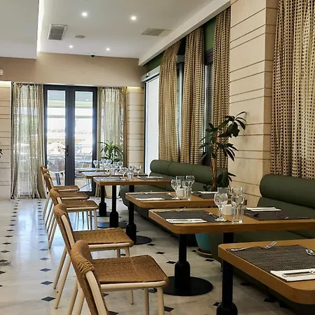 Resort Kyknos & 4*